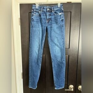 American Eagle women’s ’90s skinny jeans. Size 4 x-long. Dark wash.